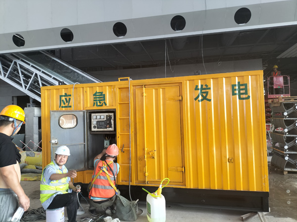 霍尔果斯怎样判断空气滤清器是否需要更换？
